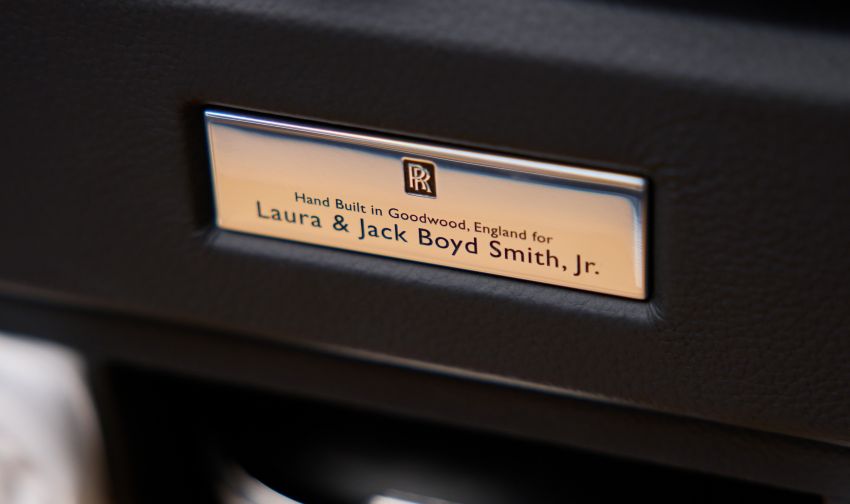 Tên của ông Jack Boyd Smith Jr trên cánh cửa ghế lái